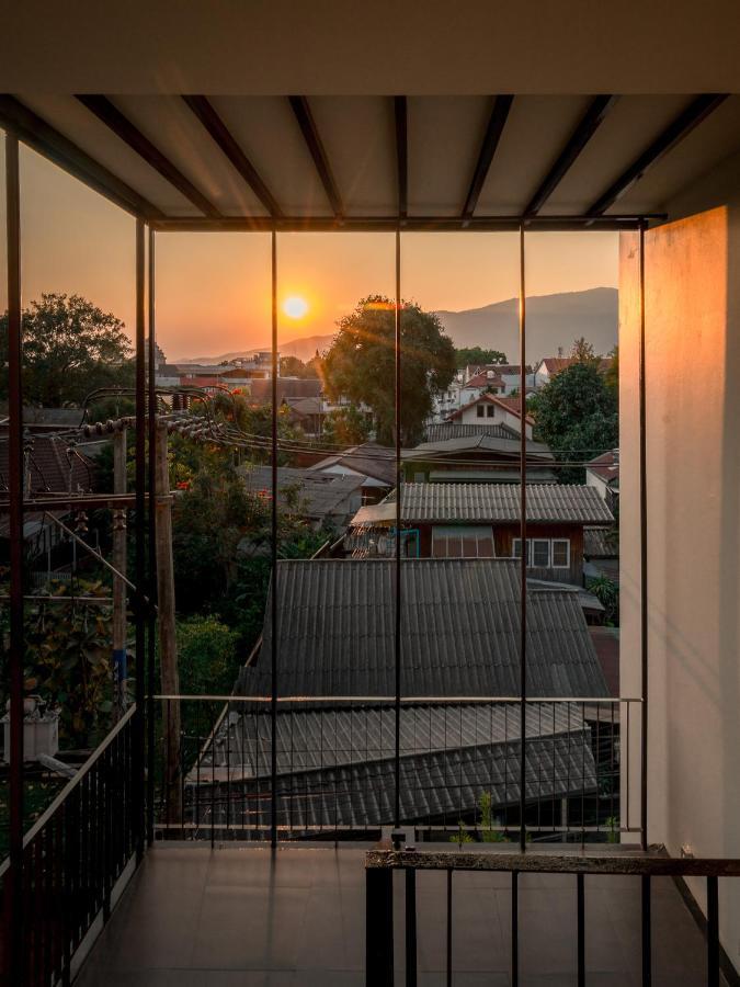 Hotel Por Thapae Gate Chiang Mai Exterior foto